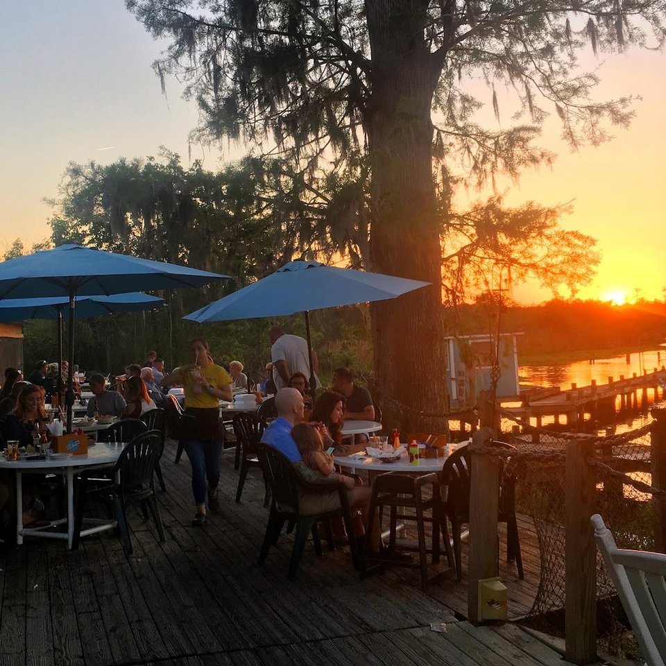 Waterfront American restaurant with a casual dockside feel.